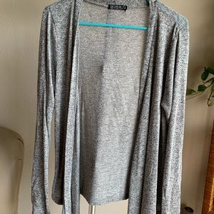 Gray 3/4 sleeve sweater / cardigan
